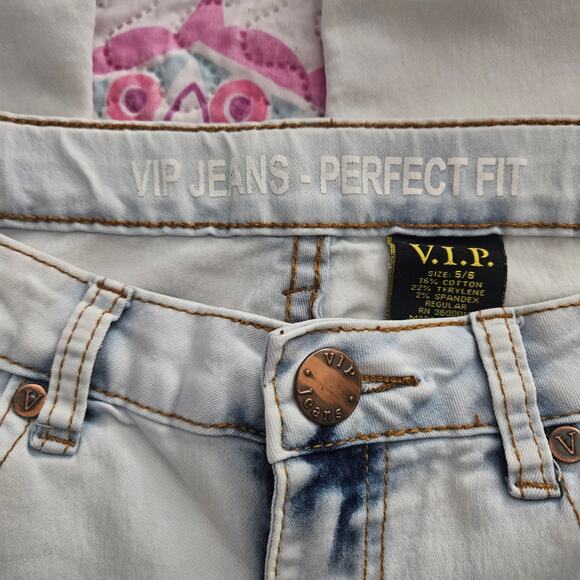Women's V.I.P. Light Washed Jean's Size 5/6 - Picture 2 of 8